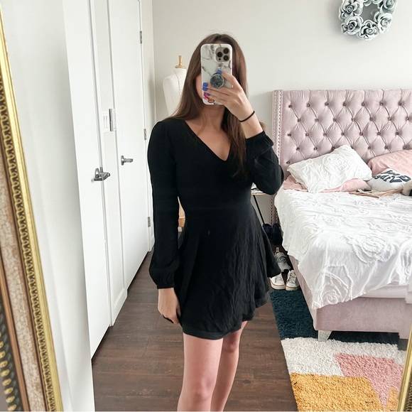Lovers and Friends Black V Neck Mini Cocktail Dress Long Sleeve Fit and Flare - Picture 1 of 9